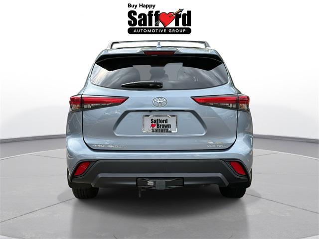 used 2022 Toyota Highlander car, priced at $29,017