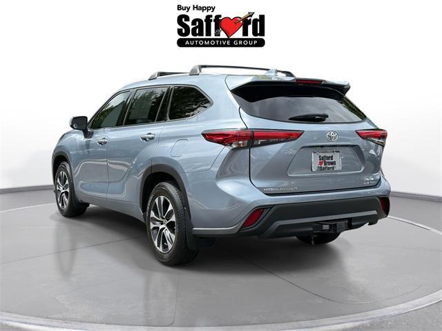 used 2022 Toyota Highlander car, priced at $29,017