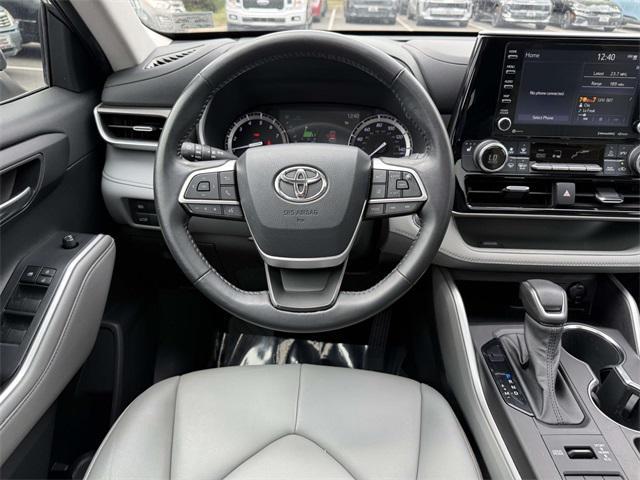 used 2022 Toyota Highlander car, priced at $29,017