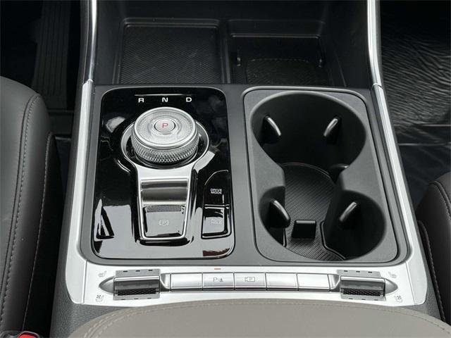new 2025 Kia Carnival Hybrid car, priced at $47,765