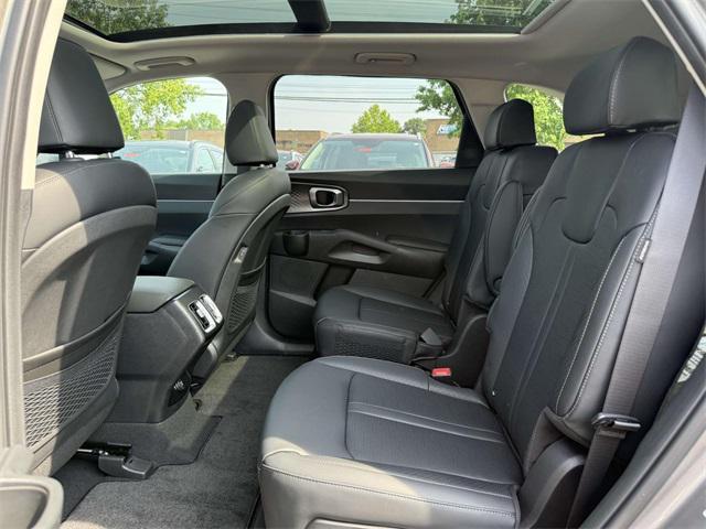new 2025 Kia Sorento Hybrid car, priced at $41,365
