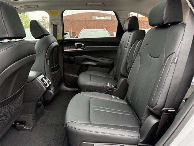 new 2025 Kia Sorento Hybrid car, priced at $38,500
