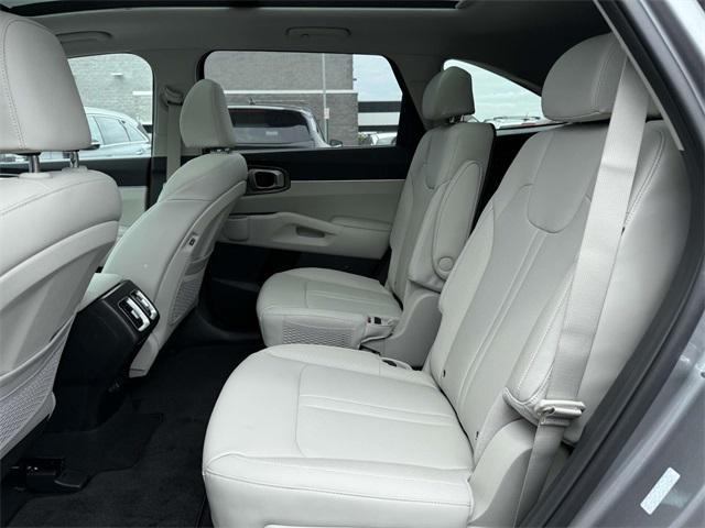 new 2025 Kia Sorento Hybrid car, priced at $41,365
