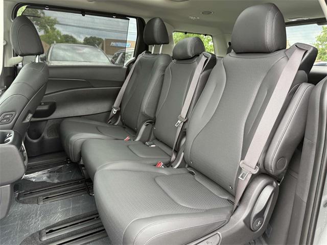 new 2025 Kia Carnival Hybrid car, priced at $52,450