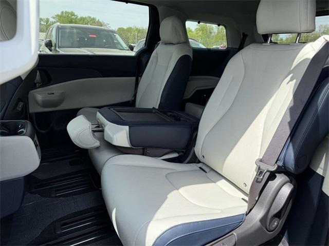 new 2025 Kia Carnival car, priced at $41,040