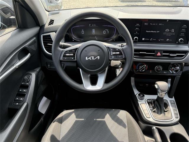 new 2025 Kia Seltos car, priced at $25,435