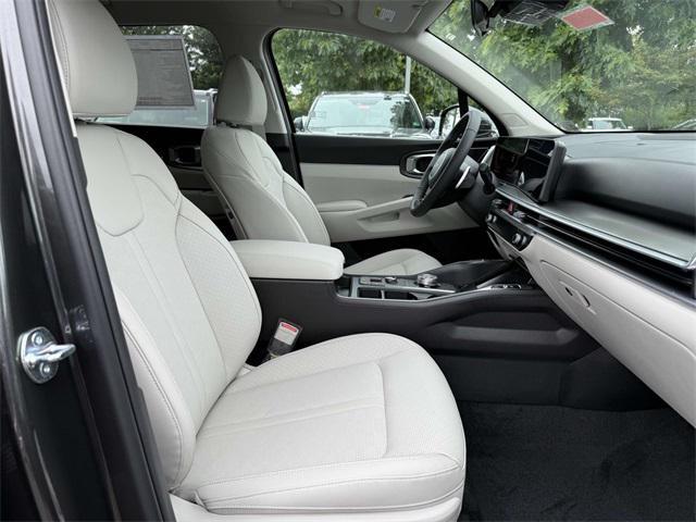 new 2025 Kia Sorento Hybrid car, priced at $40,105