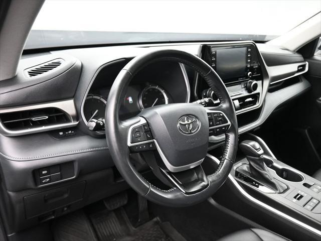 used 2022 Toyota Highlander car, priced at $34,399