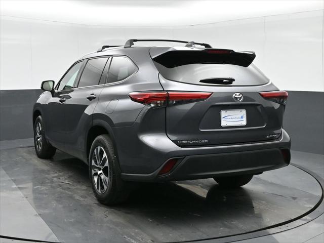 used 2022 Toyota Highlander car, priced at $34,399