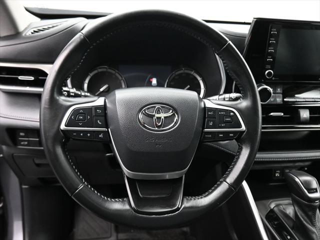 used 2022 Toyota Highlander car, priced at $34,399