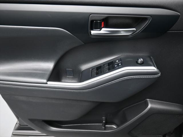 used 2022 Toyota Highlander car, priced at $34,399