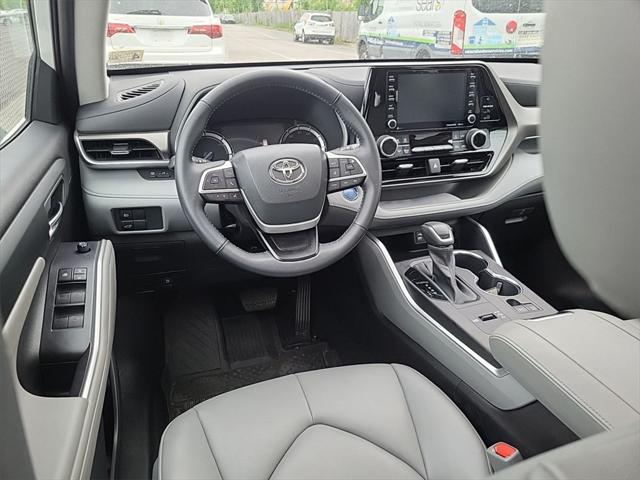used 2022 Toyota Highlander Hybrid car, priced at $44,988
