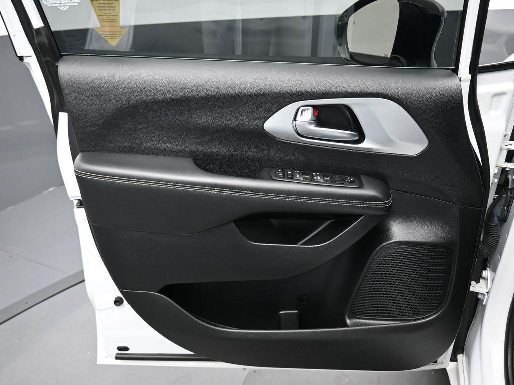 used 2024 Chrysler Pacifica car, priced at $33,999