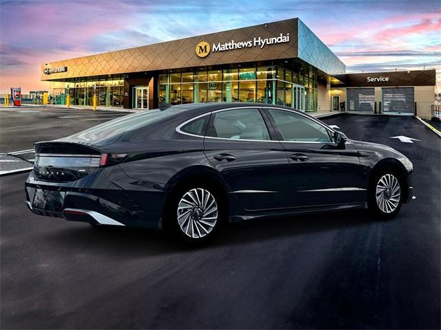 new 2025 Hyundai Sonata Hybrid car, priced at $37,085