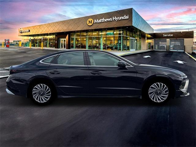 new 2025 Hyundai Sonata Hybrid car, priced at $37,085
