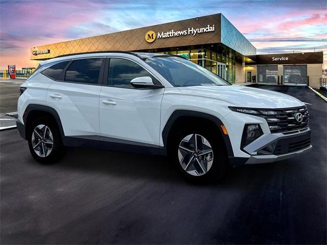 new 2025 Hyundai TUCSON Hybrid car, priced at $35,970