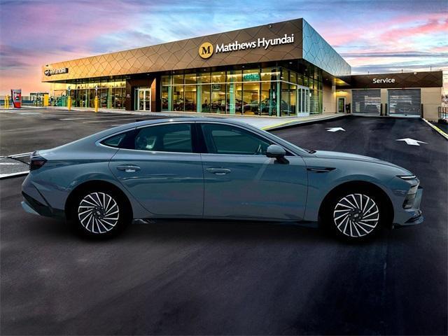 new 2025 Hyundai Sonata Hybrid car, priced at $37,085