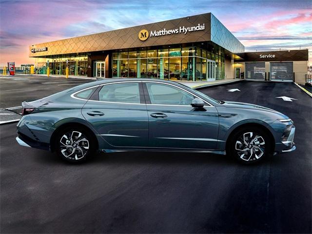 new 2025 Hyundai Sonata car, priced at $30,055