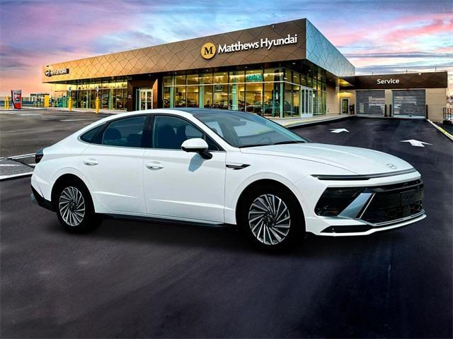 new 2025 Hyundai Sonata Hybrid car, priced at $38,030