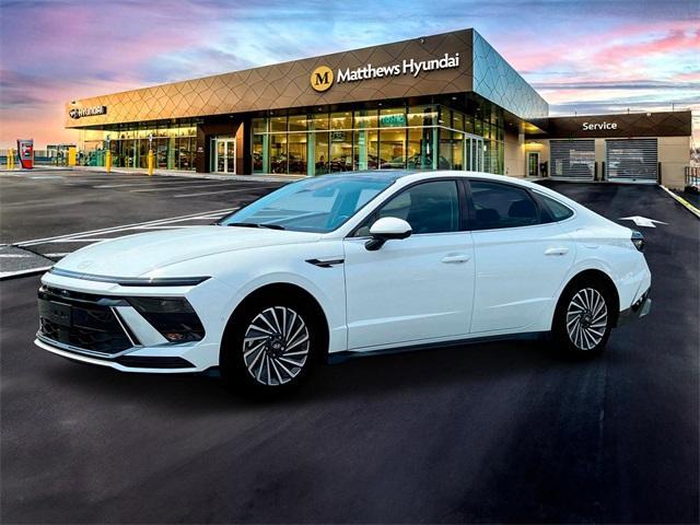 new 2025 Hyundai Sonata Hybrid car, priced at $38,030