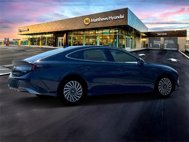 new 2025 Hyundai Sonata Hybrid car, priced at $30,415