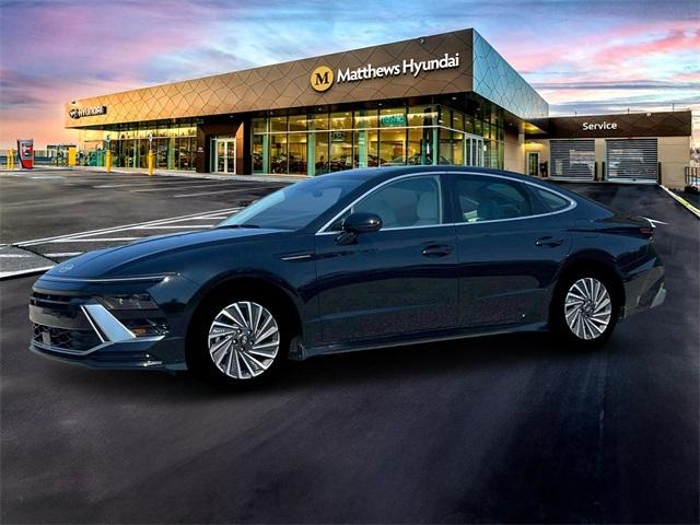 new 2025 Hyundai Sonata Hybrid car, priced at $30,415