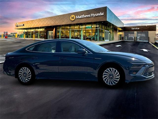 new 2025 Hyundai Sonata Hybrid car, priced at $30,415