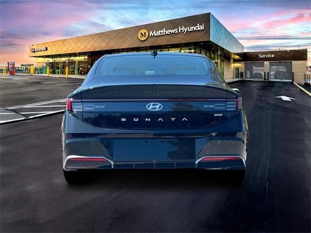 new 2025 Hyundai Sonata Hybrid car, priced at $30,415