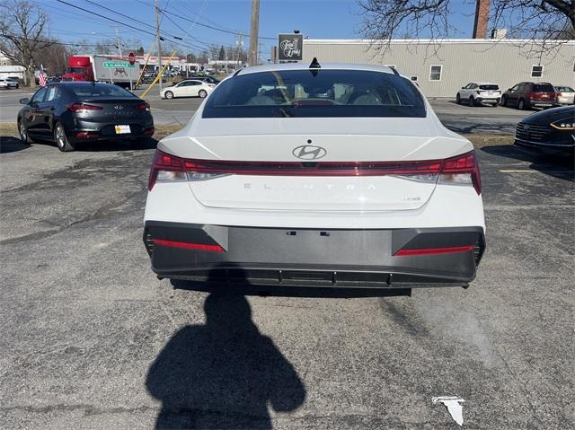 new 2024 Hyundai Elantra HEV car, priced at $28,420