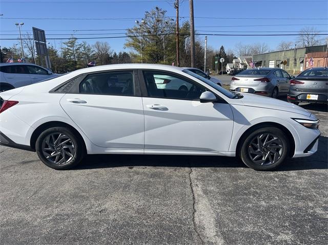 new 2024 Hyundai Elantra HEV car, priced at $28,420