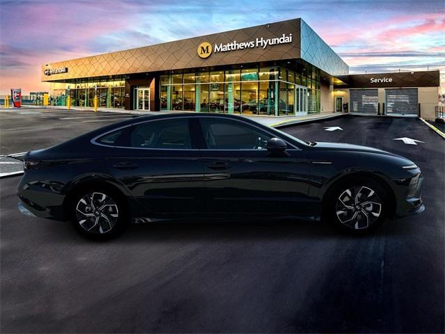 new 2025 Hyundai Sonata car, priced at $28,610