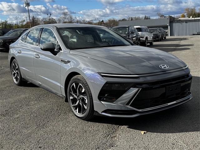 new 2025 Hyundai Sonata car, priced at $30,920