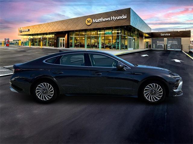new 2024 Hyundai Sonata Hybrid car, priced at $36,645