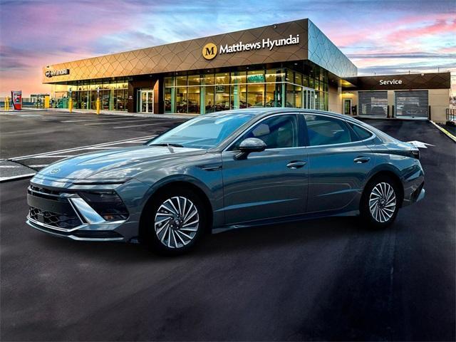 new 2025 Hyundai Sonata Hybrid car, priced at $37,225
