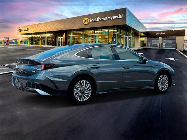new 2025 Hyundai Sonata Hybrid car, priced at $37,225