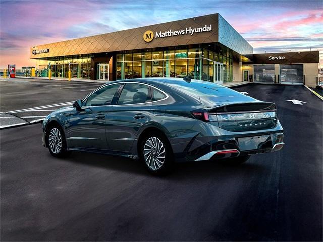 new 2025 Hyundai Sonata Hybrid car, priced at $37,225