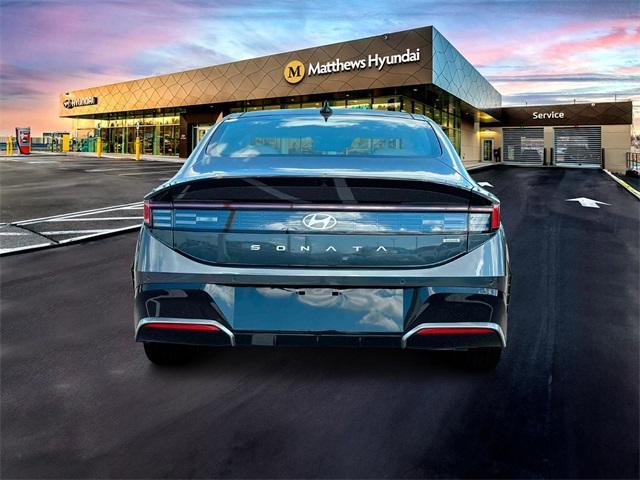 new 2025 Hyundai Sonata Hybrid car, priced at $37,225