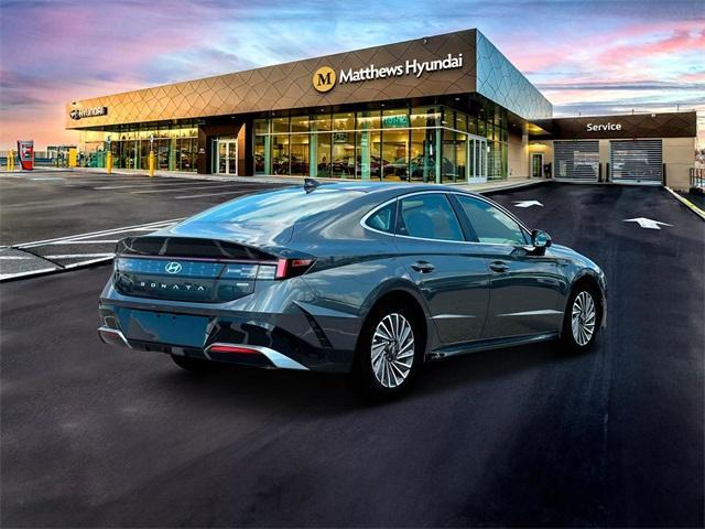 new 2025 Hyundai Sonata Hybrid car, priced at $37,225