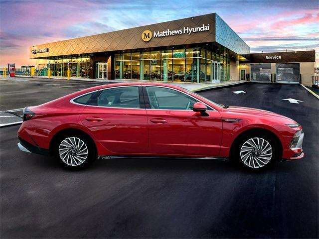 new 2025 Hyundai Sonata Hybrid car, priced at $37,810
