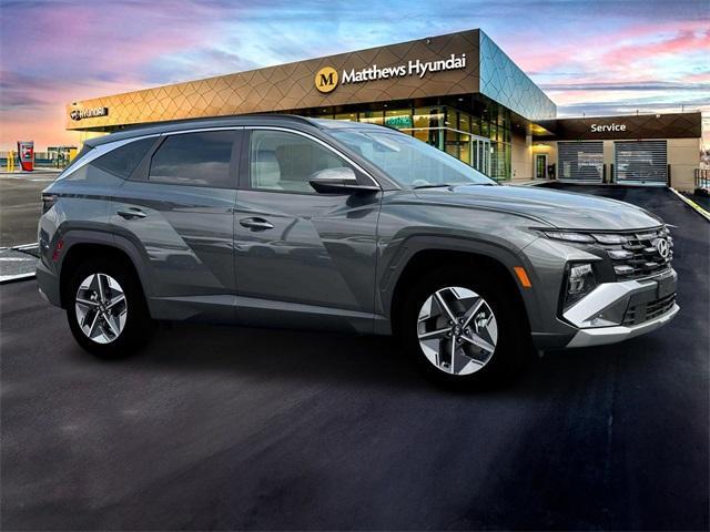 new 2025 Hyundai TUCSON Hybrid car, priced at $36,510
