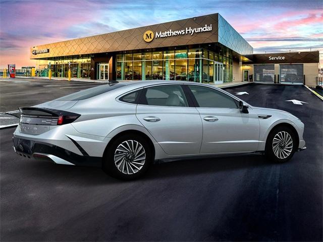 new 2025 Hyundai Sonata Hybrid car, priced at $37,110