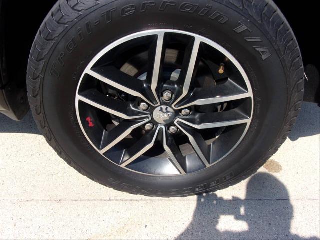 used 2017 Jeep Grand Cherokee car, priced at $16,999