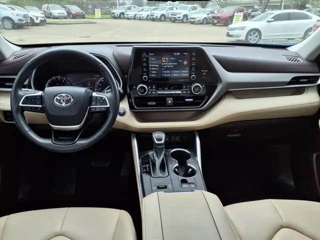 used 2022 Toyota Highlander car, priced at $35,890