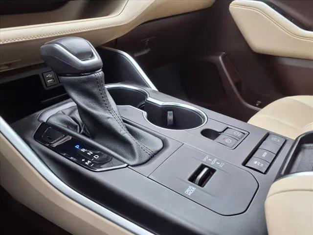 used 2022 Toyota Highlander car, priced at $35,890