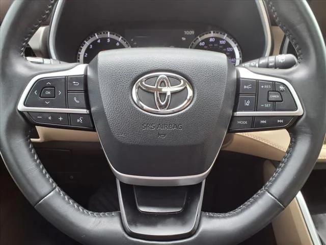 used 2022 Toyota Highlander car, priced at $35,890