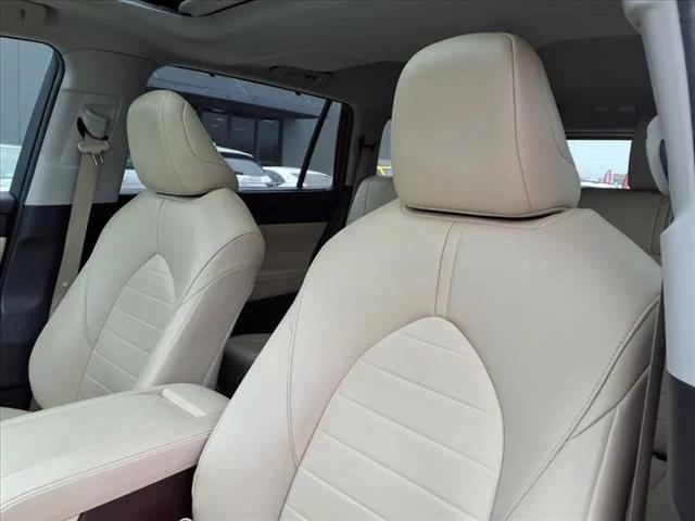 used 2022 Toyota Highlander car, priced at $35,890