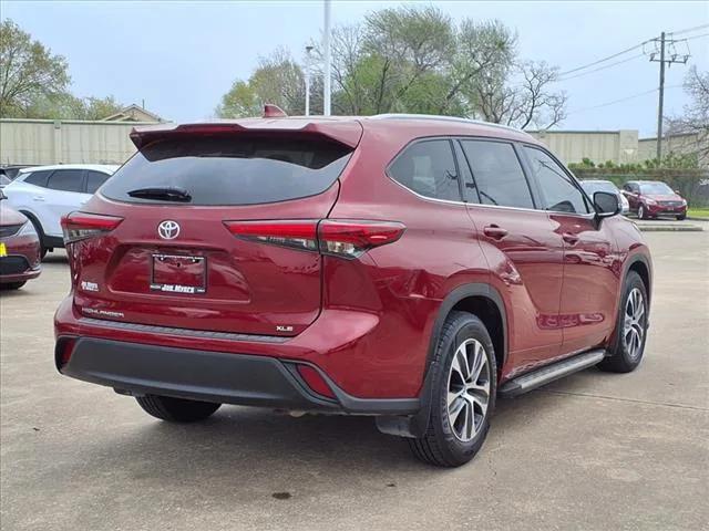 used 2022 Toyota Highlander car, priced at $35,890