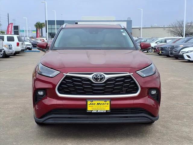 used 2022 Toyota Highlander car, priced at $35,890
