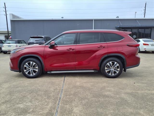 used 2022 Toyota Highlander car, priced at $35,890