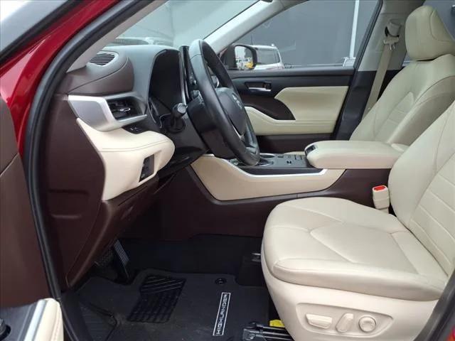 used 2022 Toyota Highlander car, priced at $35,890